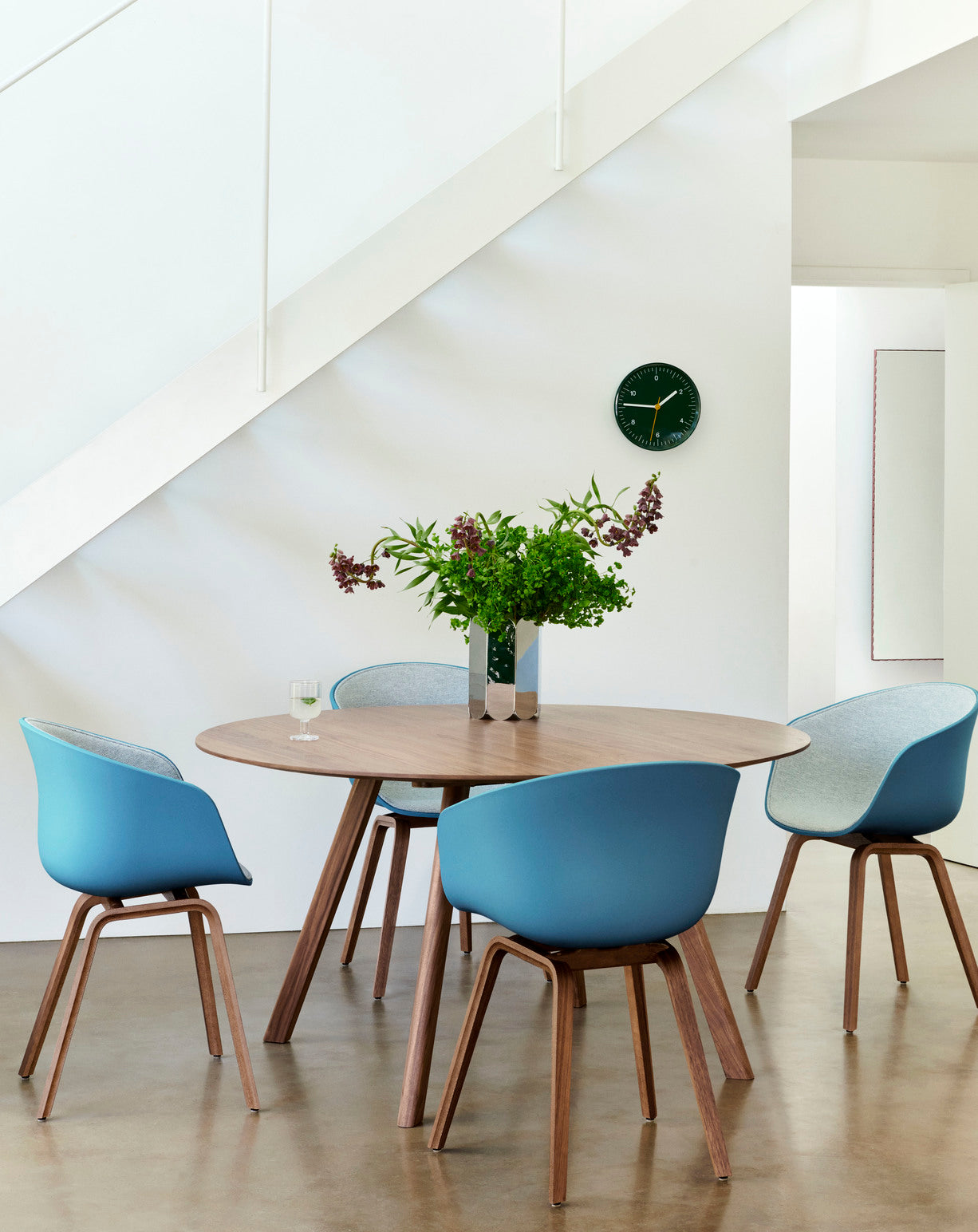 About A Chair AAC 22