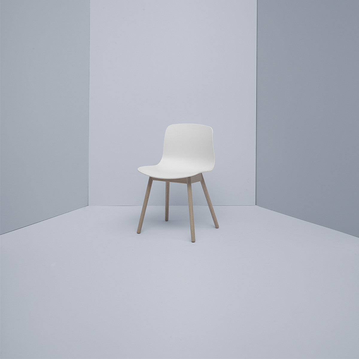 About A Chair AAC 12