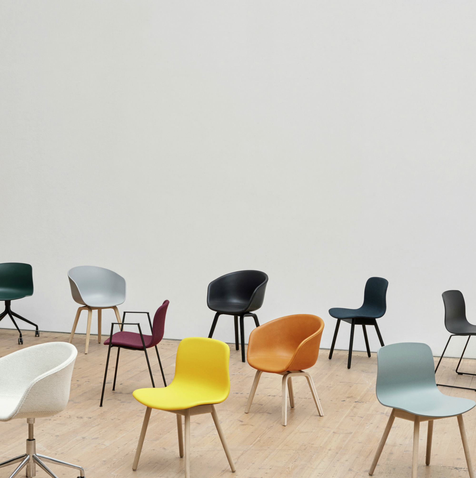 About A Chair AAC 42 Low